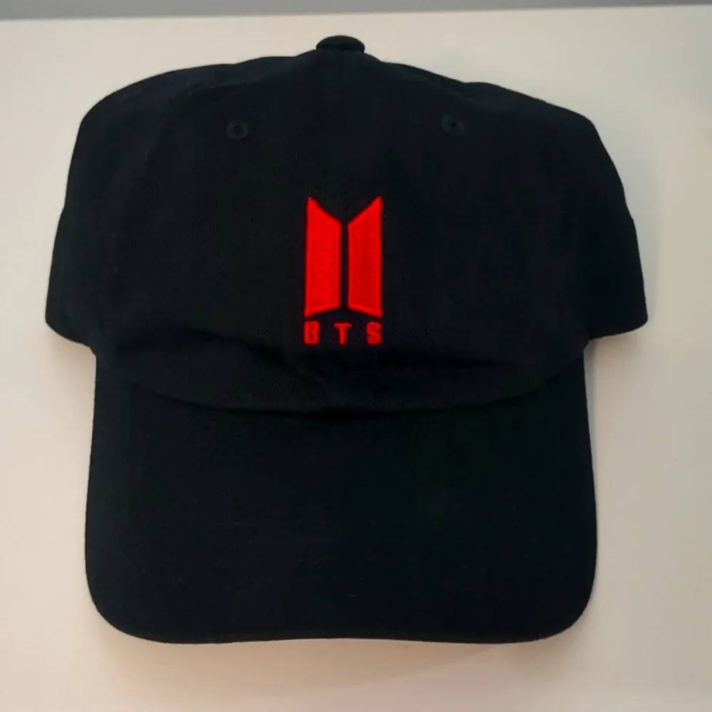 Official BTS hat - Picture 1 of 3